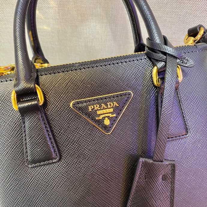 Pra*a top handle bags